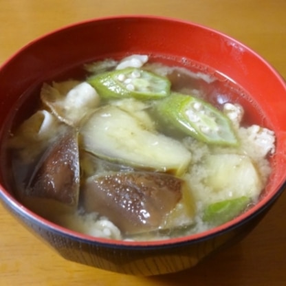 雨が続き肌寒かったので、豚汁で温まりました。
ごま油で炒めると、風味が良いですね！とても美味しくいただきました♪